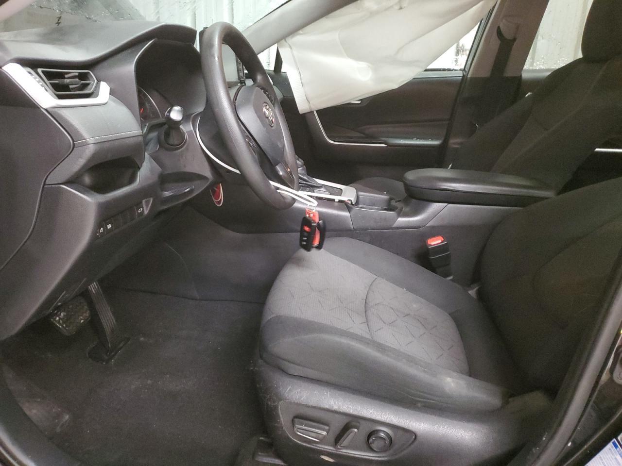 2020 TOYOTA RAV4 XLE - Image 7