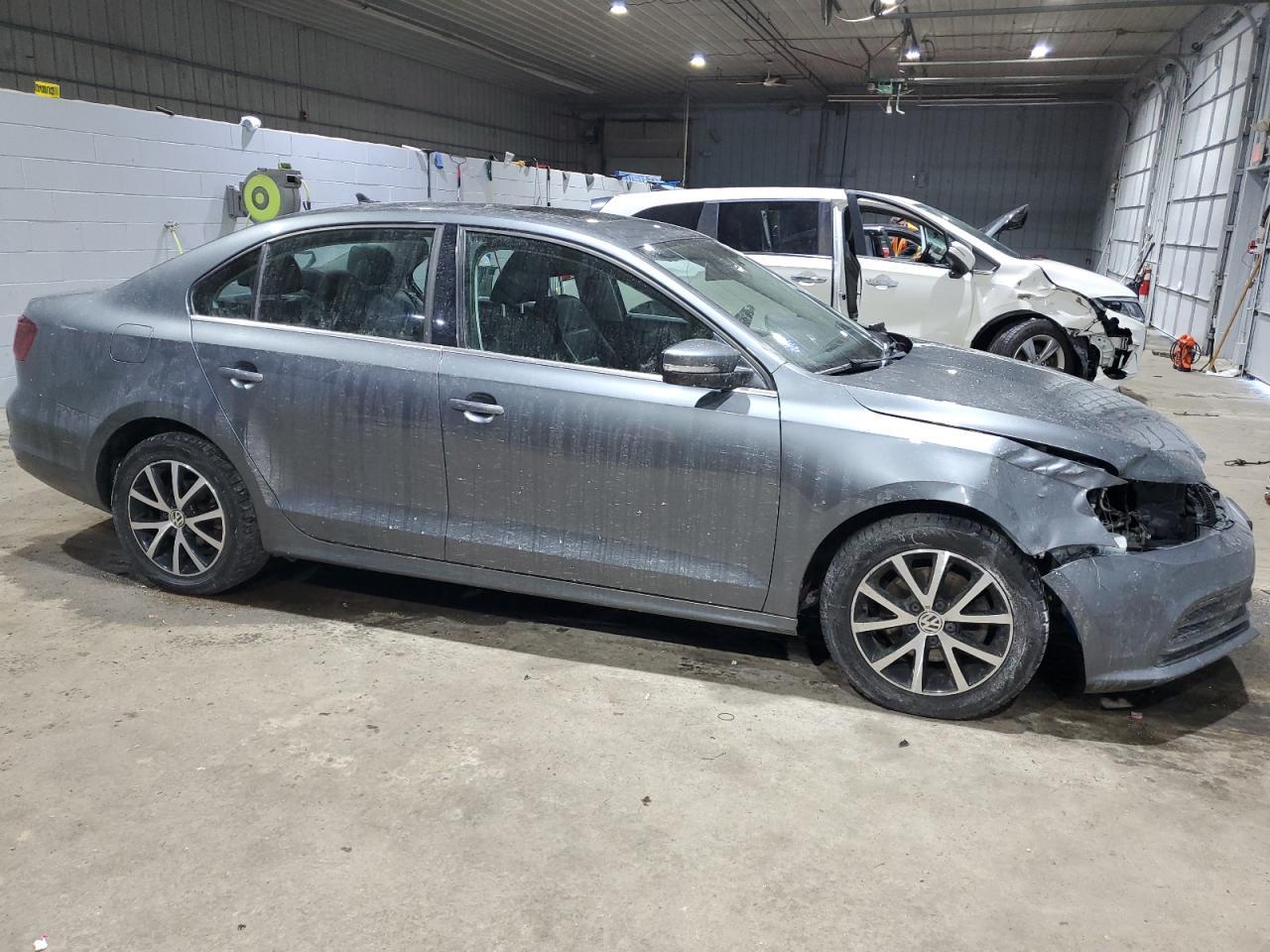 2017 VOLKSWAGEN JETTA SE - Фото 4