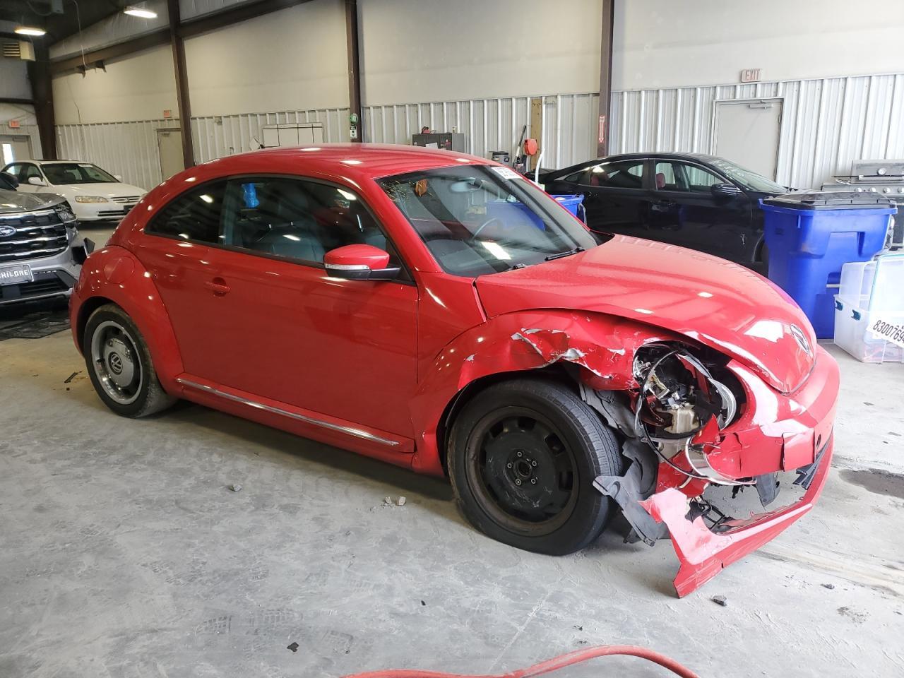 2012 VOLKSWAGEN BEETLE - Фото 4