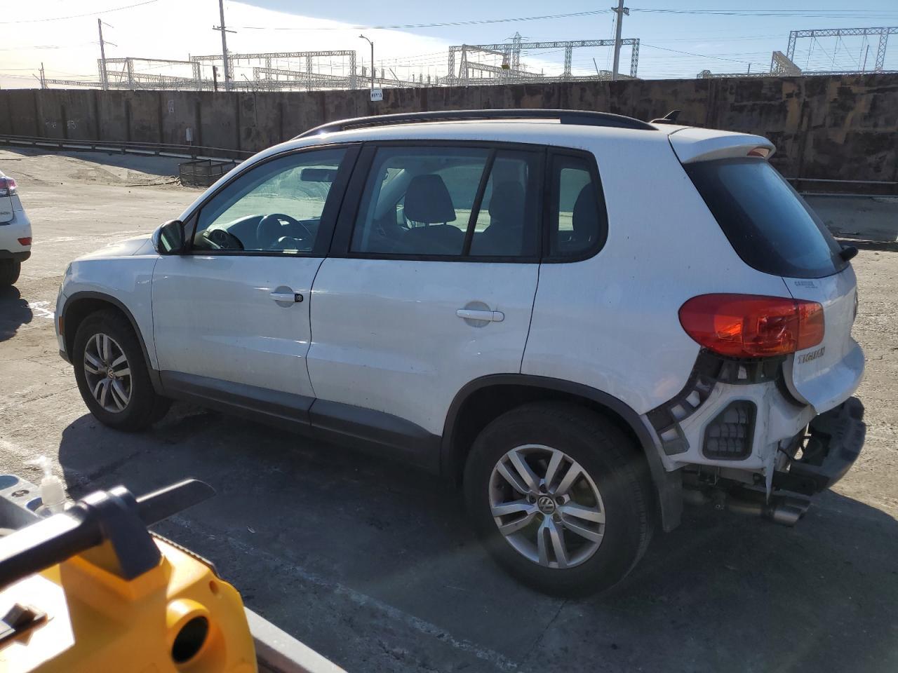 2015 VOLKSWAGEN TIGUAN S - Фото 2