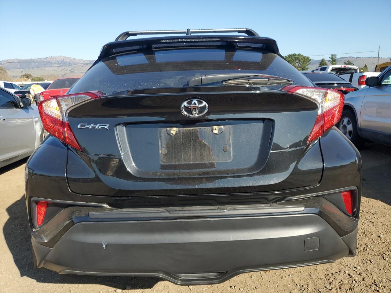 2022 TOYOTA C-HR XLE - Image 6
