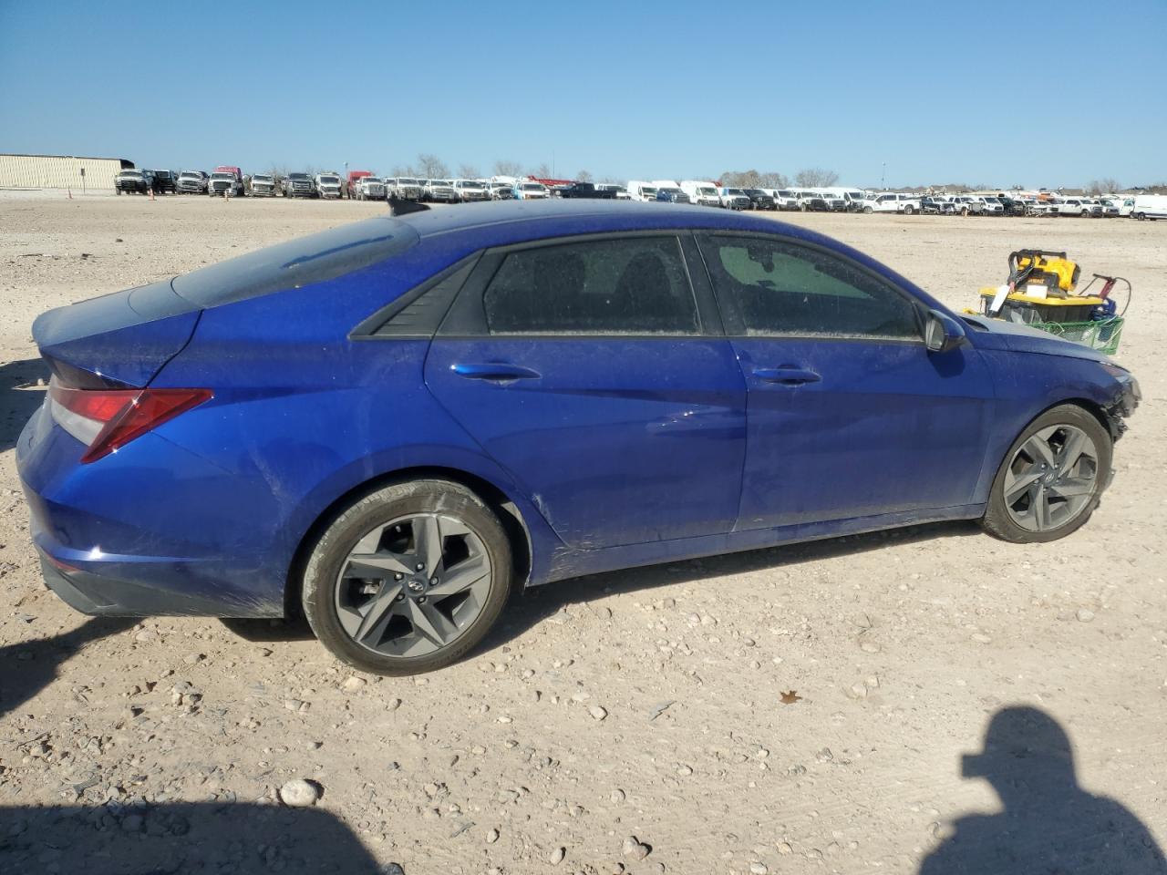 2023 HYUNDAI ELANTRA SE - Image 3