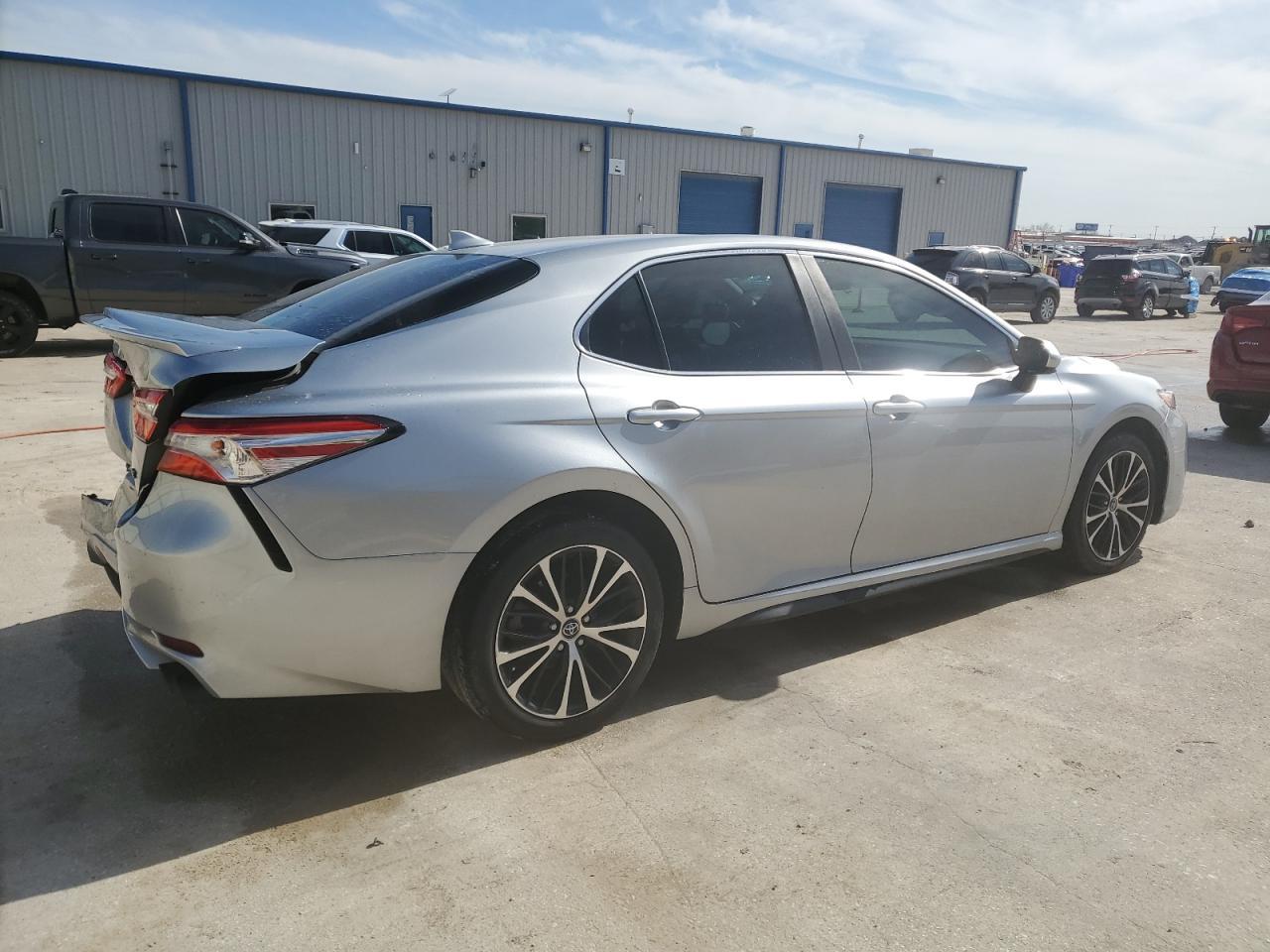 2020 TOYOTA CAMRY SE - Image 3