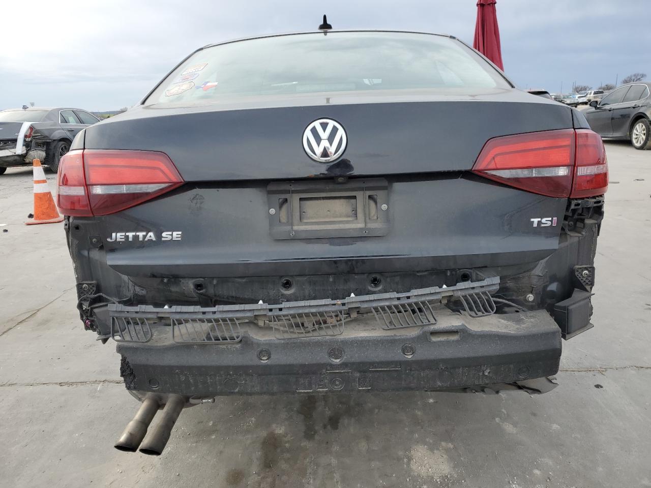 2017 VOLKSWAGEN JETTA SE - Image 6