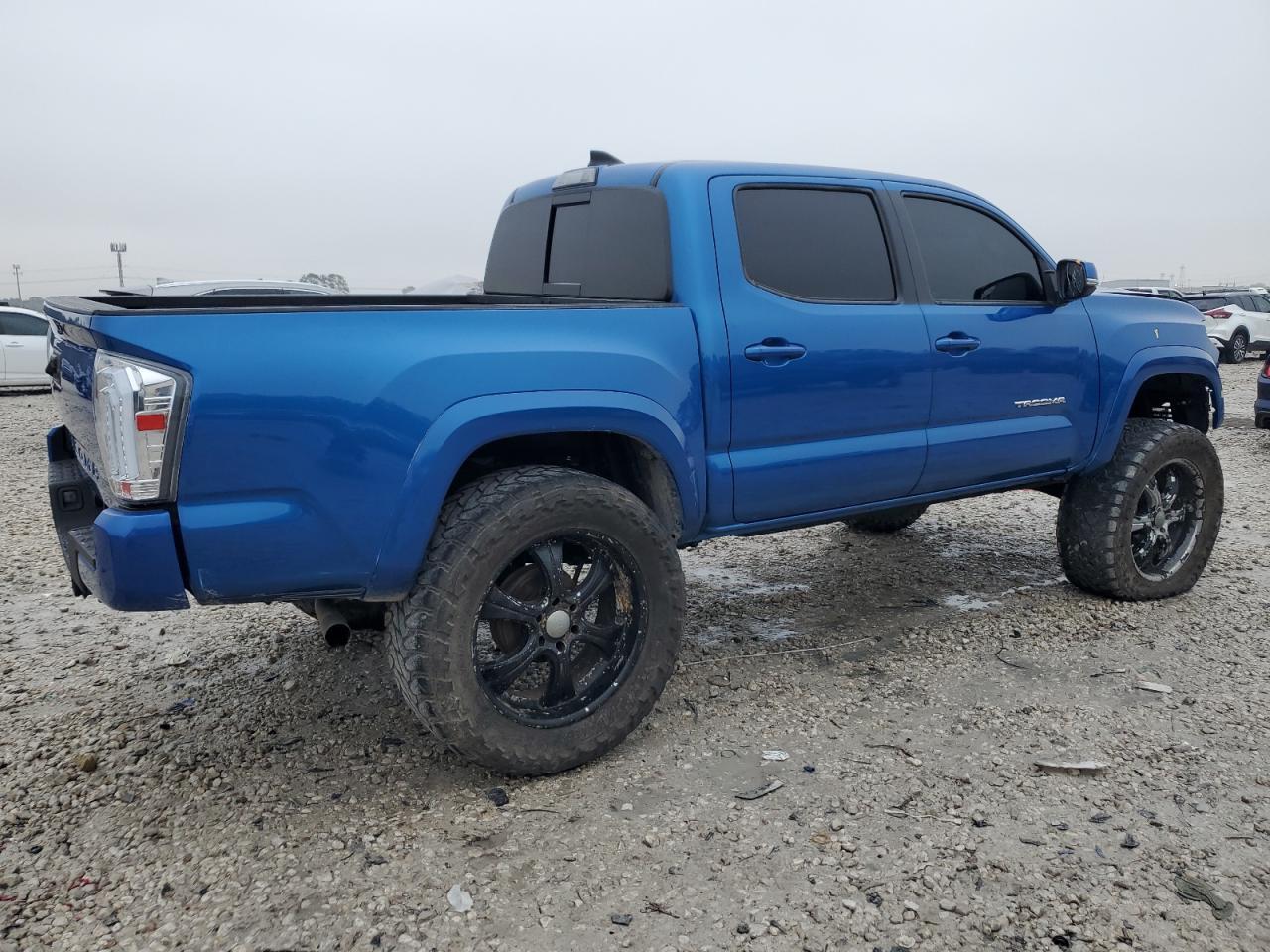 2017 TOYOTA TACOMA DOU - Фото 3