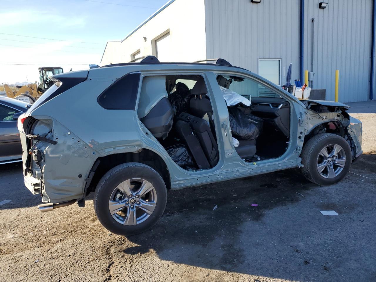 2022 TOYOTA RAV4 XLE - Фото 3
