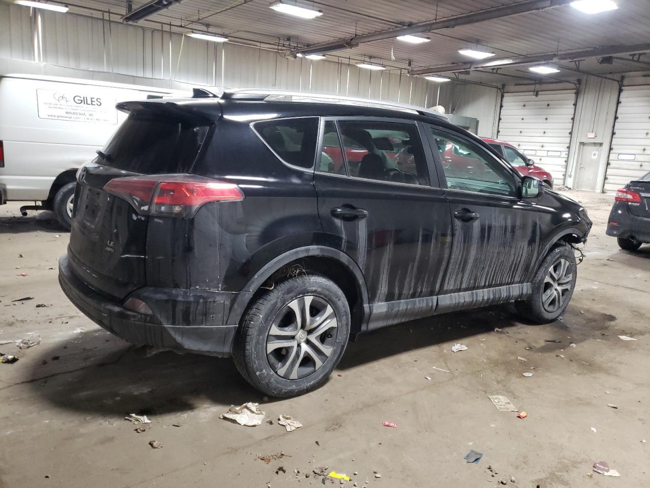 2018 TOYOTA RAV4 LE - Фото 3