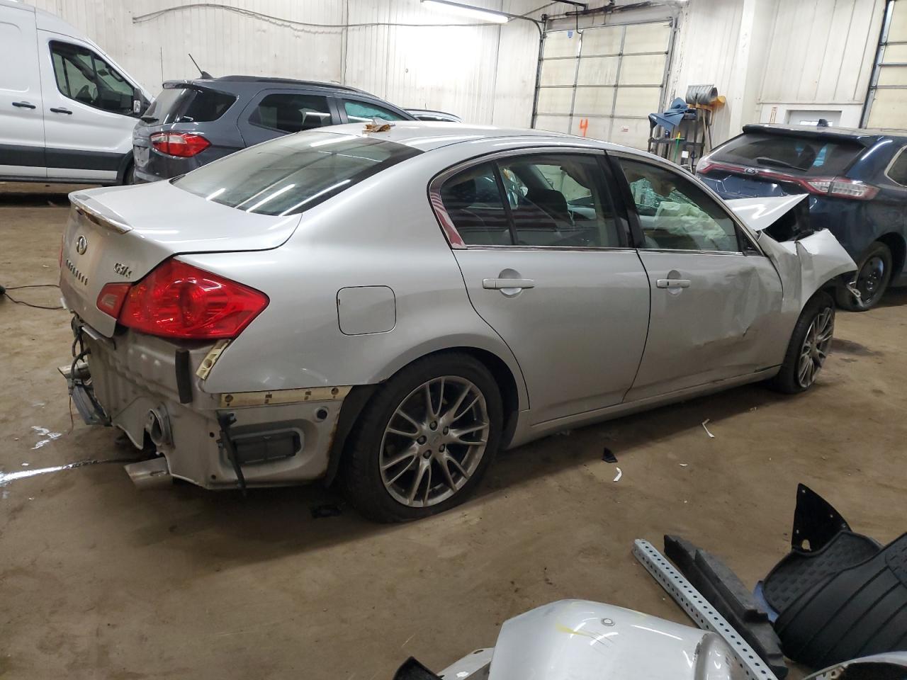 2011 INFINITI G37 - Фото 3