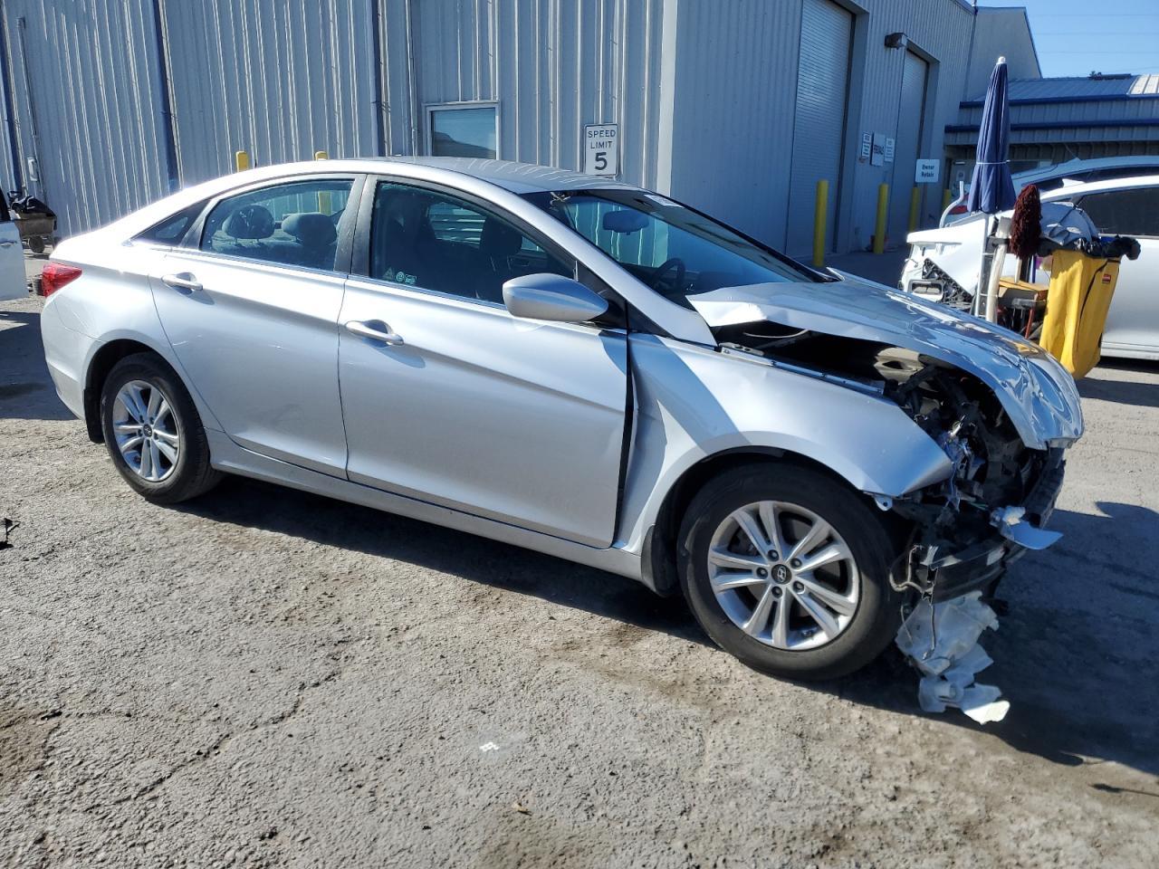2013 HYUNDAI SONATA GLS - Image 4
