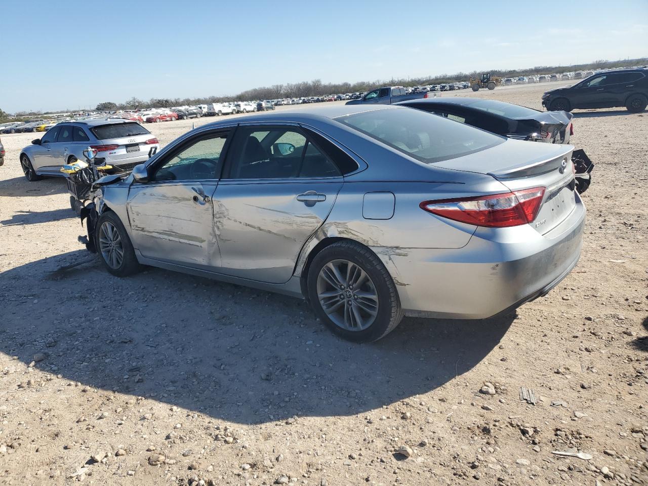 2016 TOYOTA CAMRY LE - Фото 2