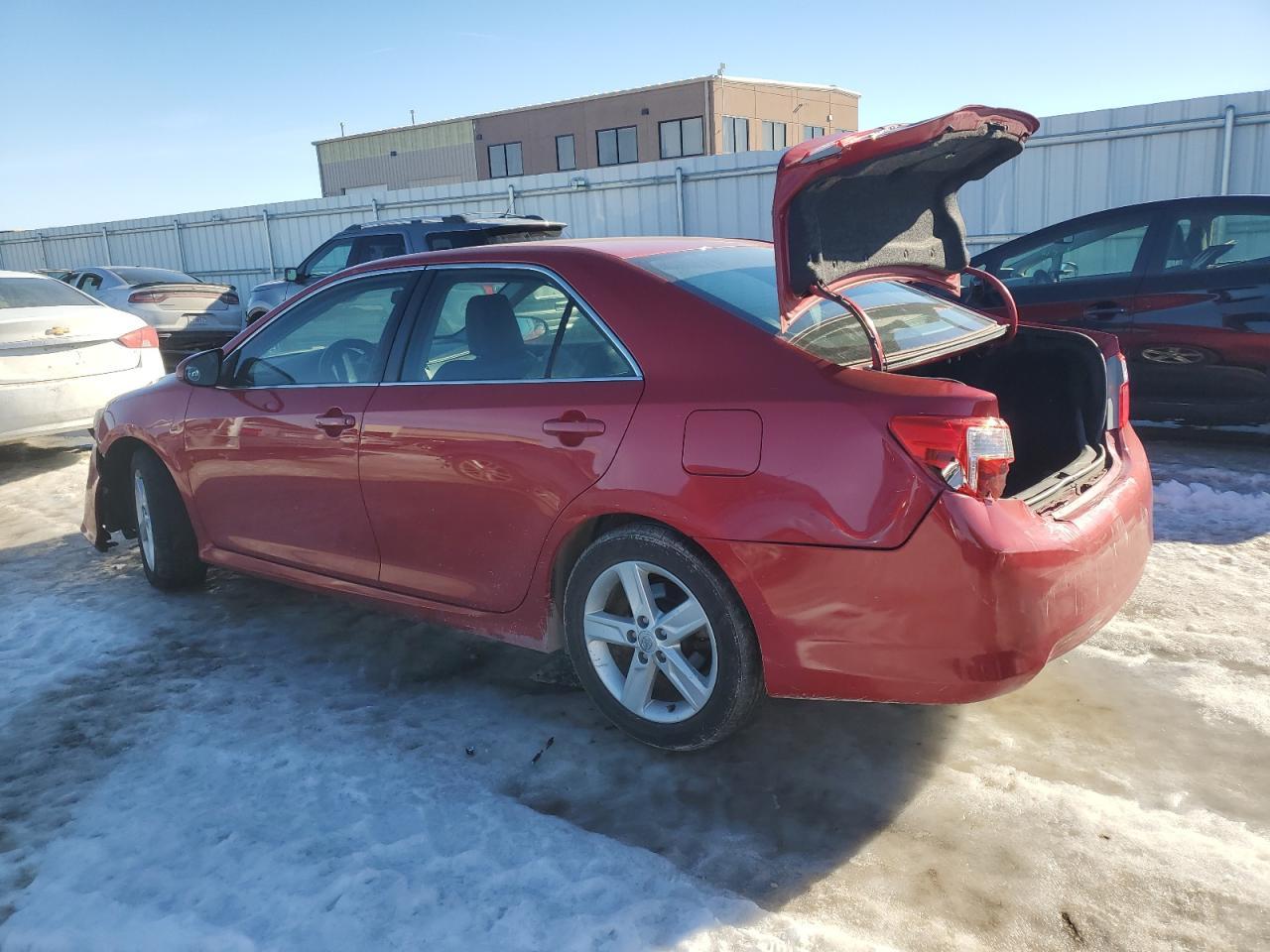 2014 TOYOTA CAMRY LE A - Фото 2