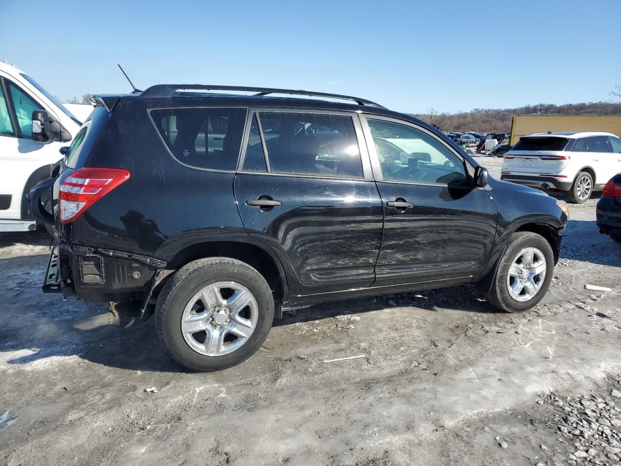 2011 TOYOTA RAV4 - Фото 3