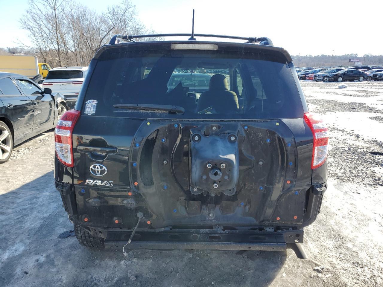 2011 TOYOTA RAV4 - Фото 6