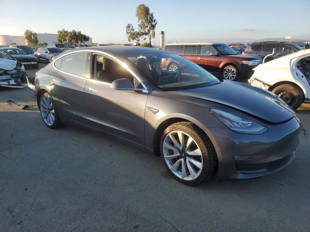 2019 TESLA MODEL 3 - Фото 4