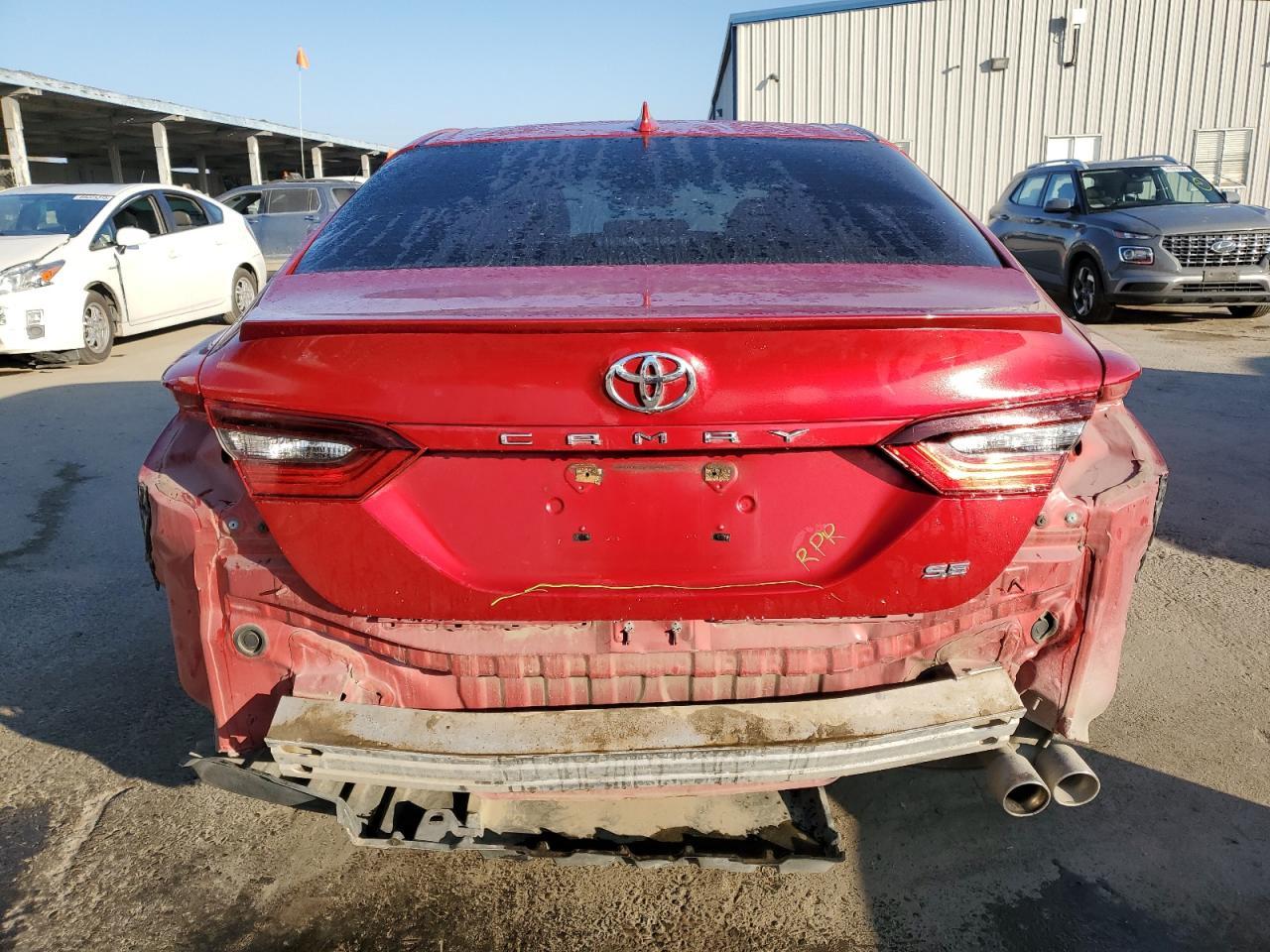 2021 TOYOTA CAMRY SE - Фото 6