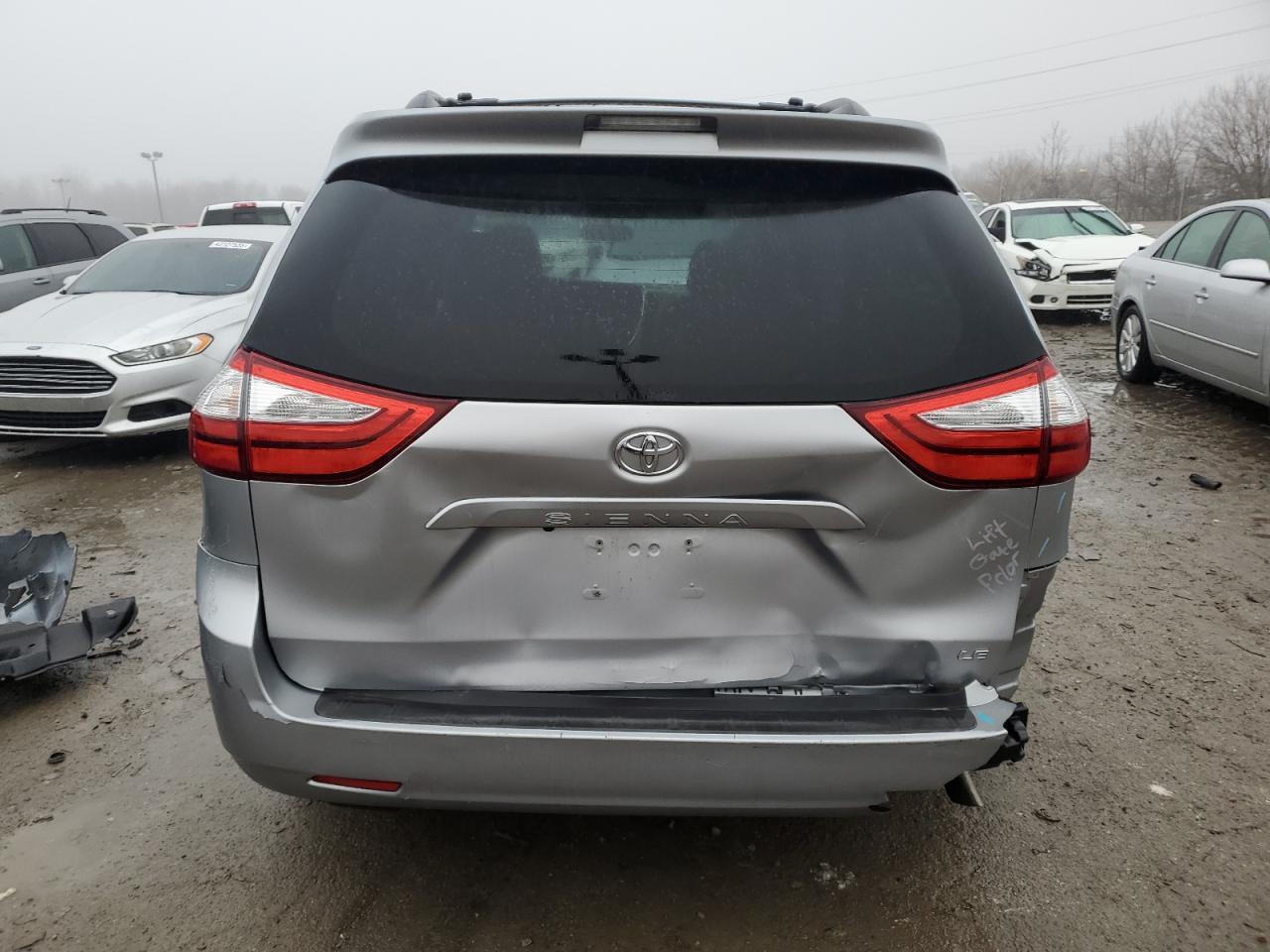 2015 TOYOTA SIENNA LE - Фото 6