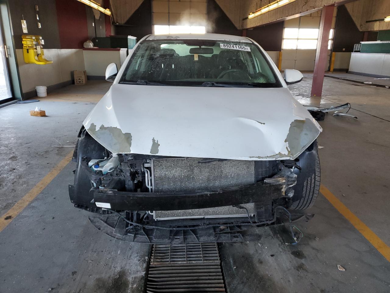 2018 HYUNDAI ELANTRA SE - Фото 5