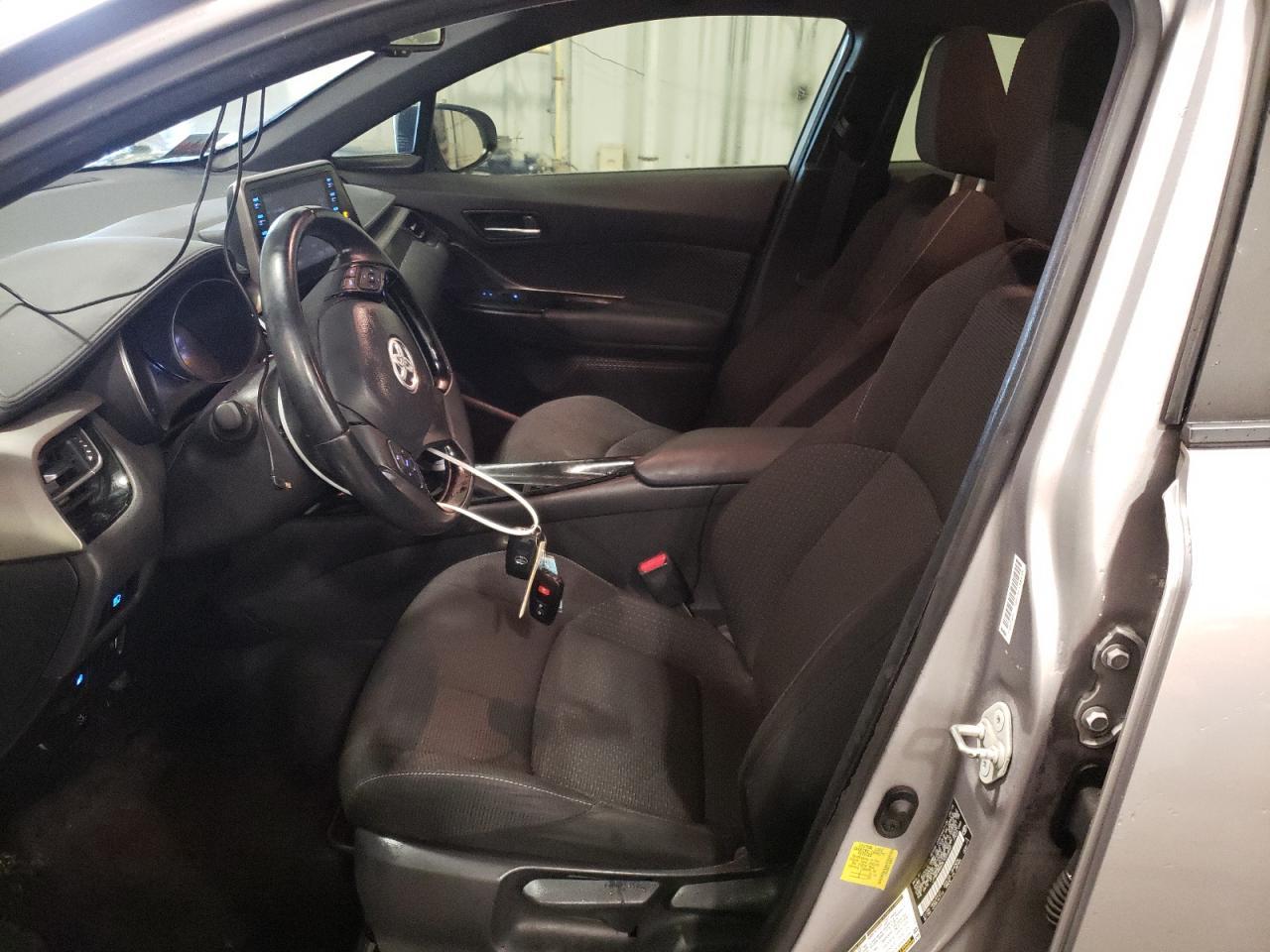 2019 TOYOTA C-HR XLE - Image 7
