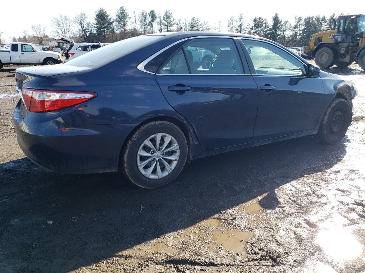 2015 TOYOTA CAMRY LE - Фото 3