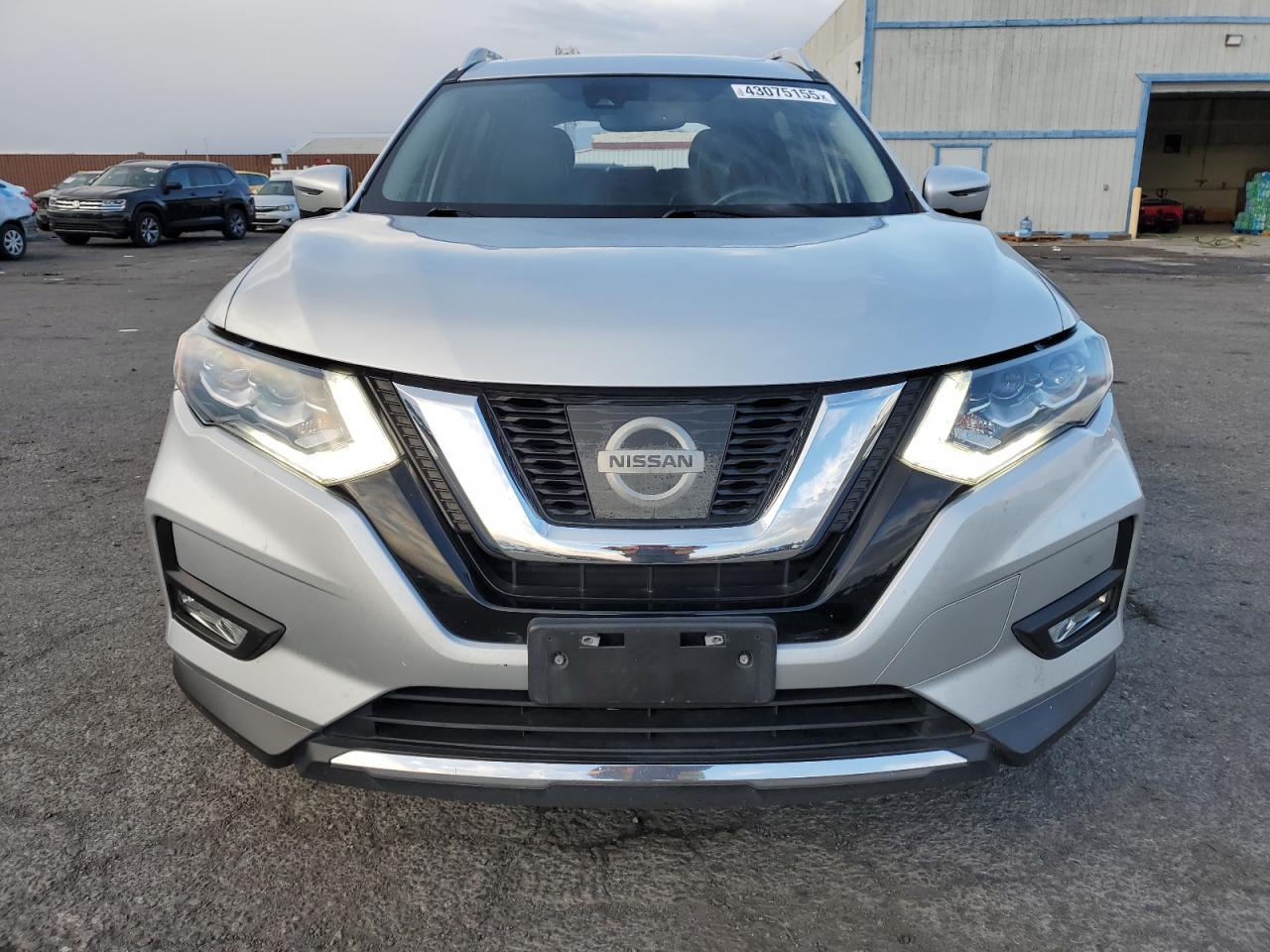 2017 NISSAN ROGUE SV - Фото 5