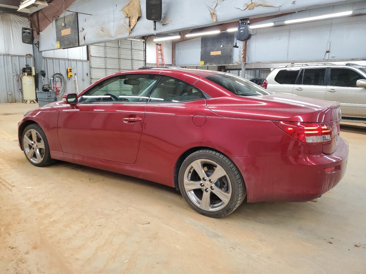 2011 LEXUS IS 350 - Фото 2