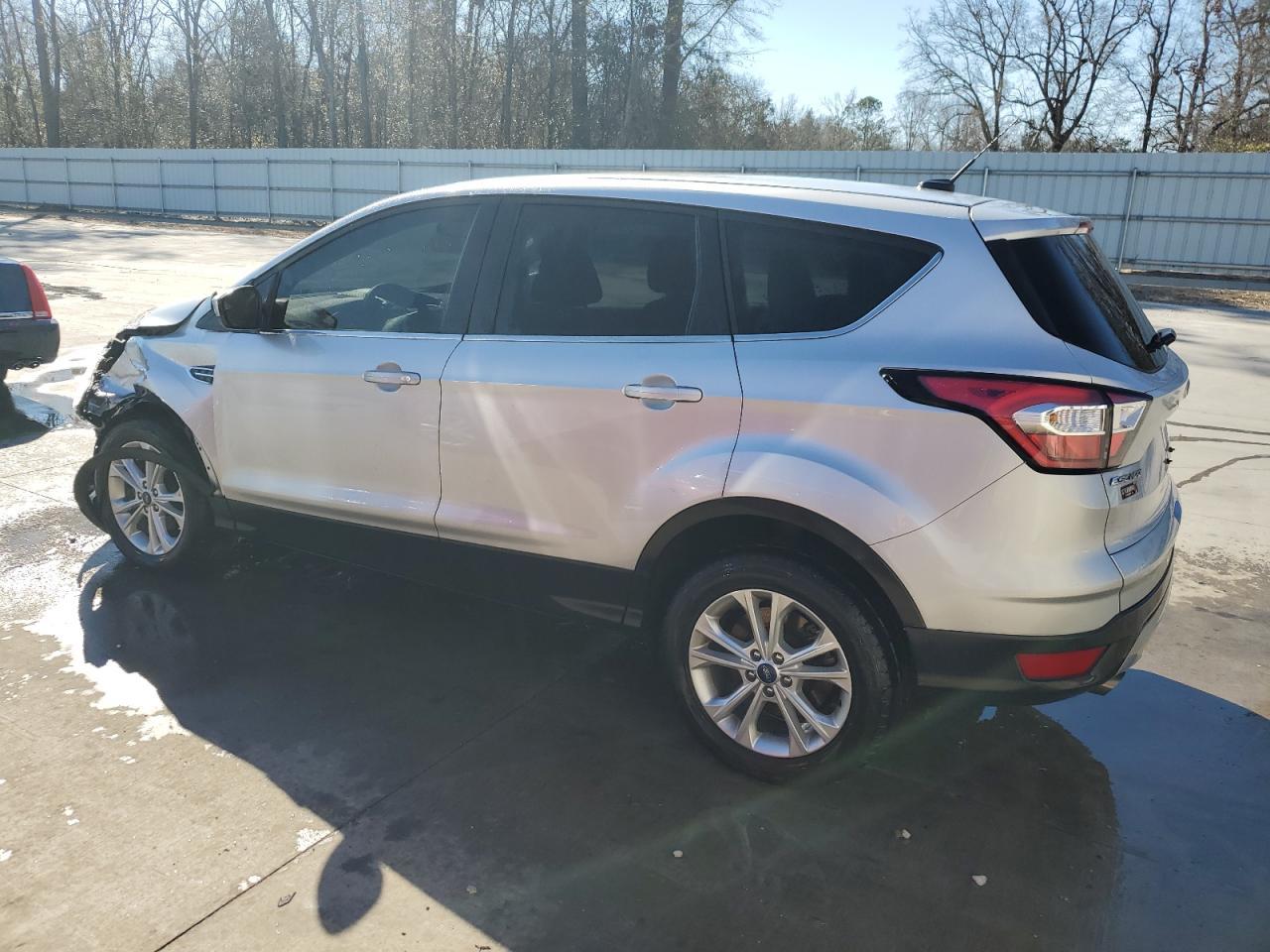 2017 FORD ESCAPE SE - Image 2