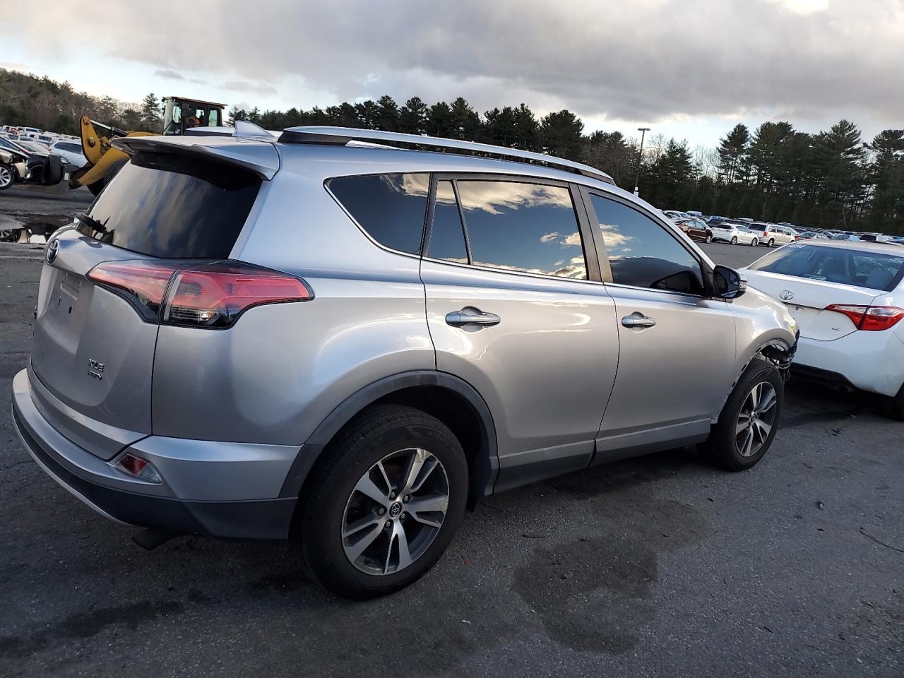 2016 TOYOTA RAV4 XLE - Image 3