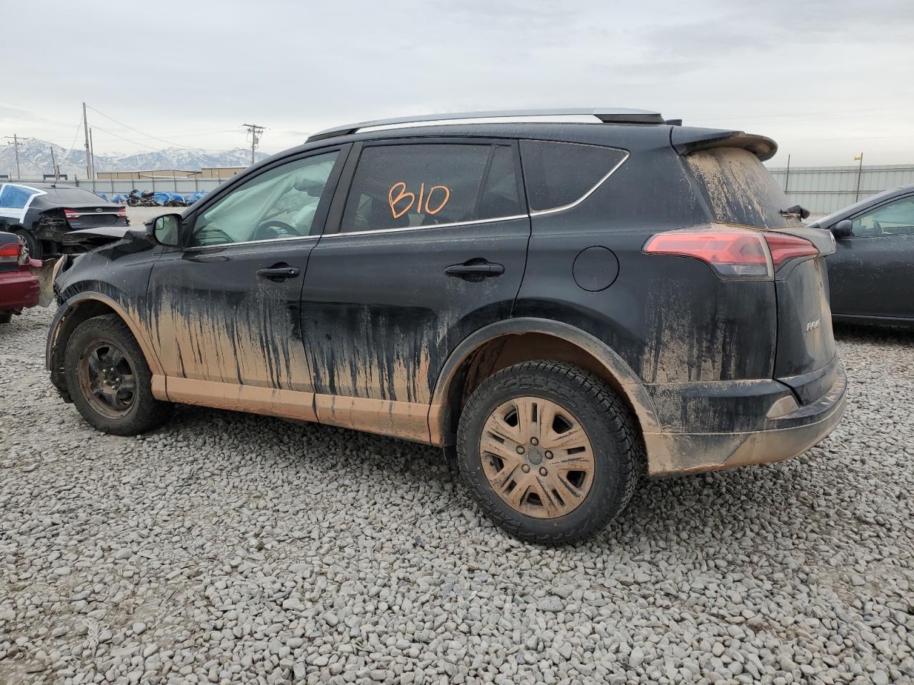 2018 TOYOTA RAV4 LE - Фото 2