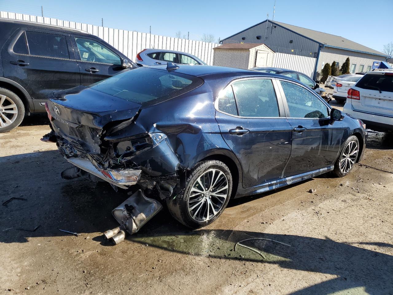 2019 TOYOTA CAMRY L - Фото 3