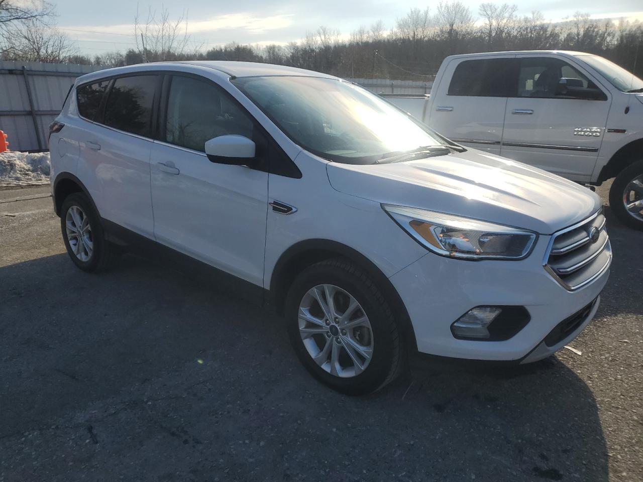 2017 FORD ESCAPE SE - Image 4