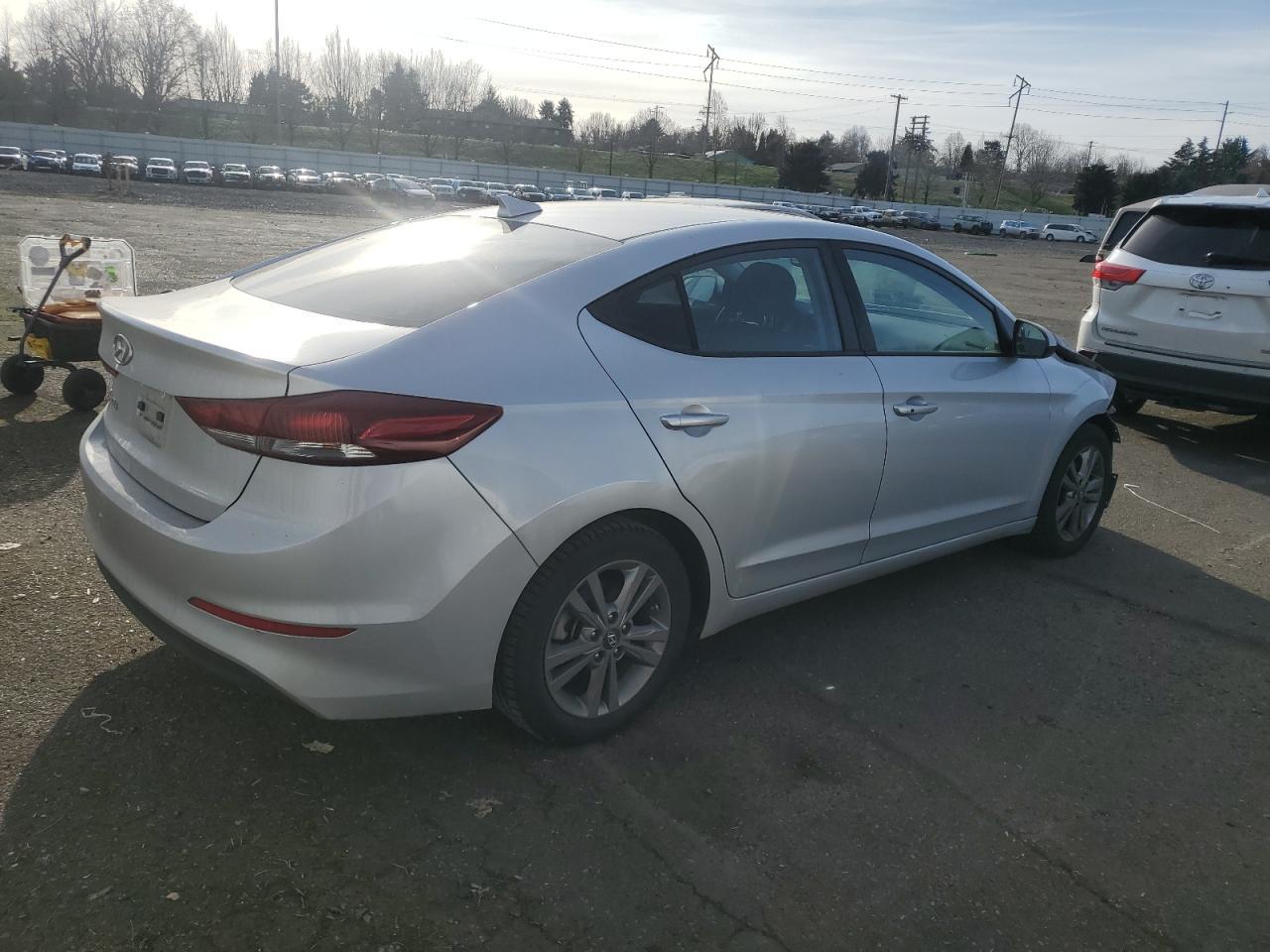 2018 HYUNDAI ELANTRA SE - Фото 3