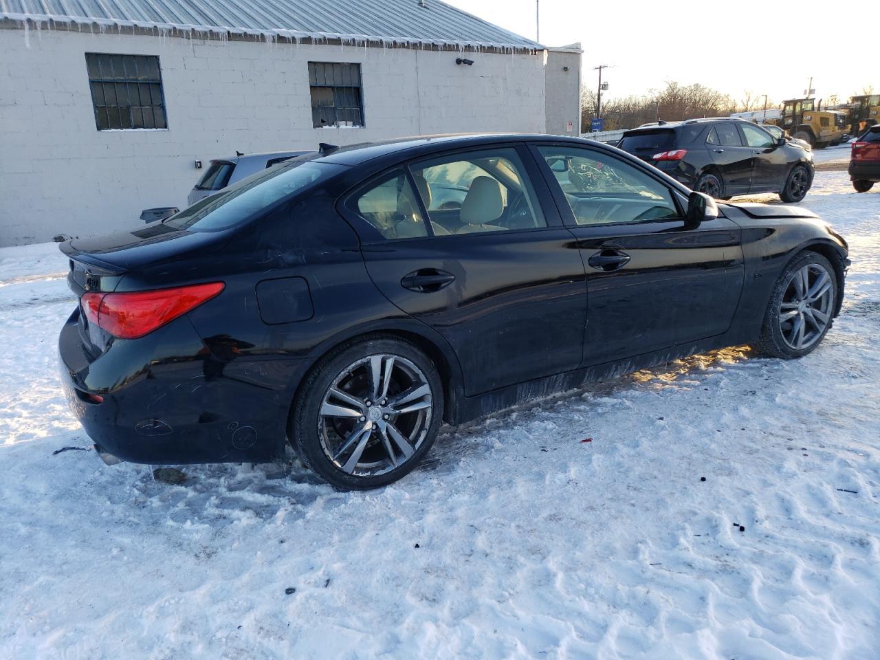 2016 INFINITI Q50 PREMIU - Фото 3