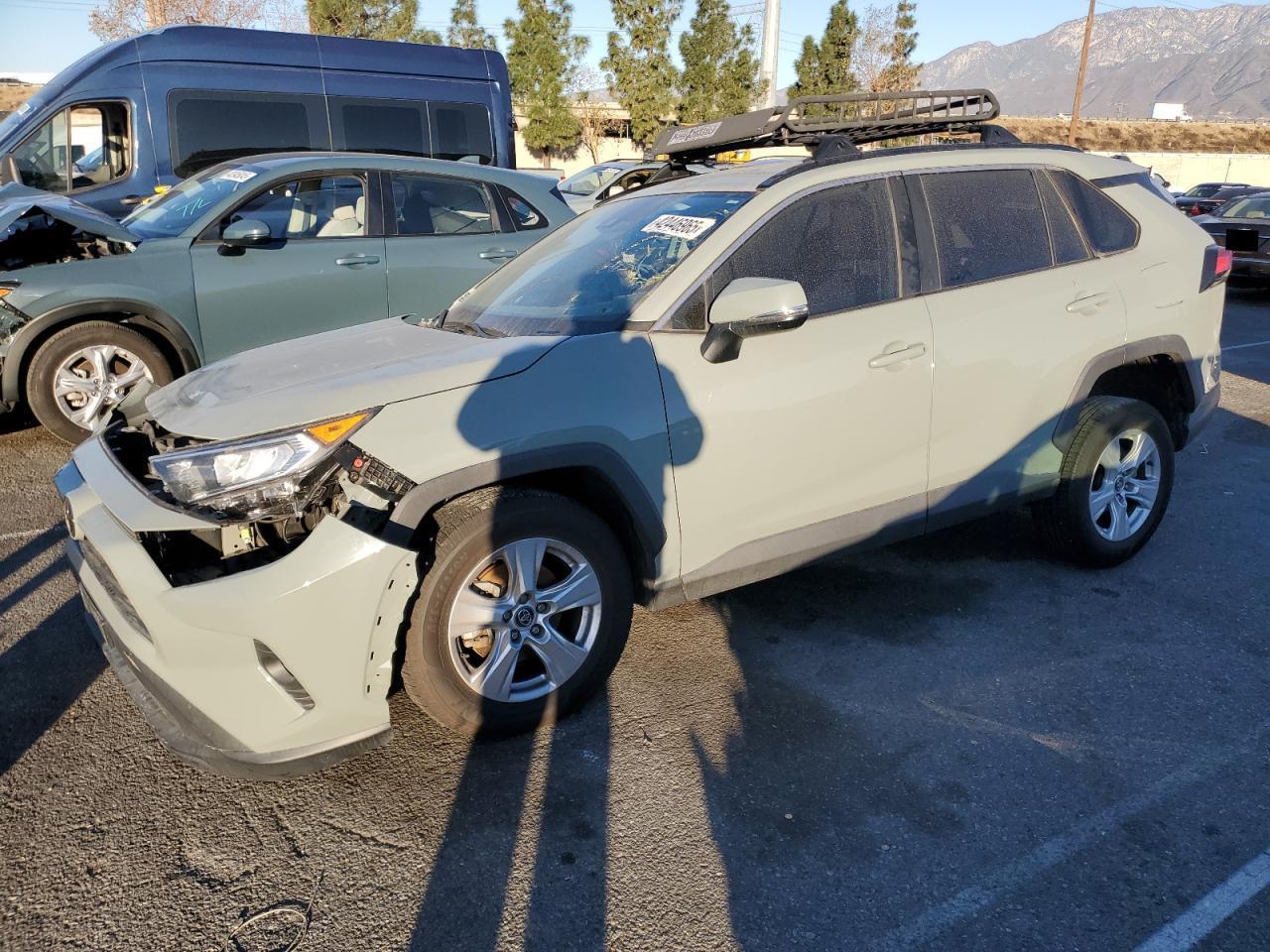 2020 TOYOTA RAV4 XLE