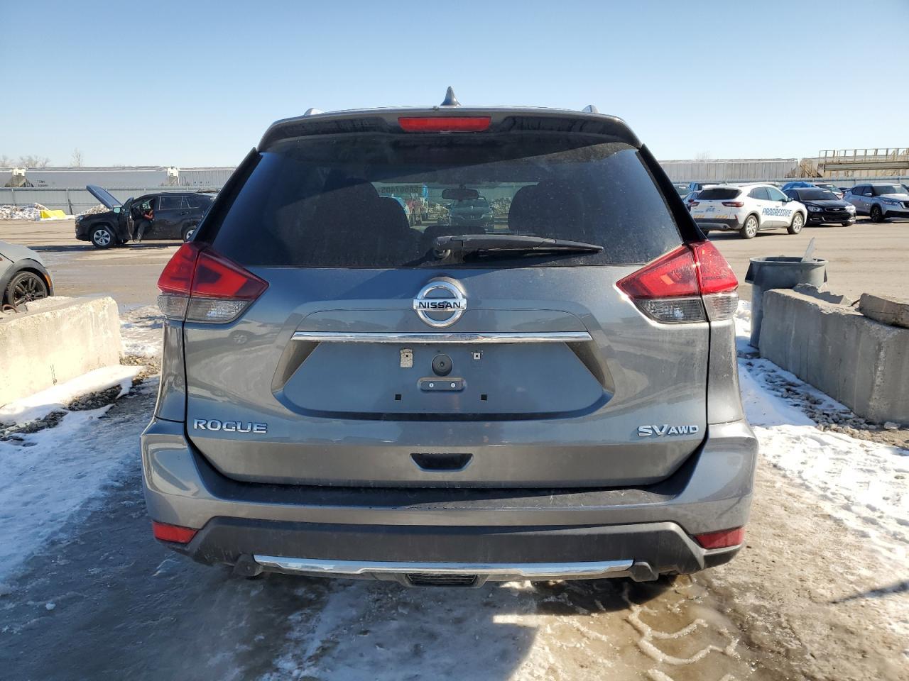 2017 NISSAN ROGUE SV - Image 6