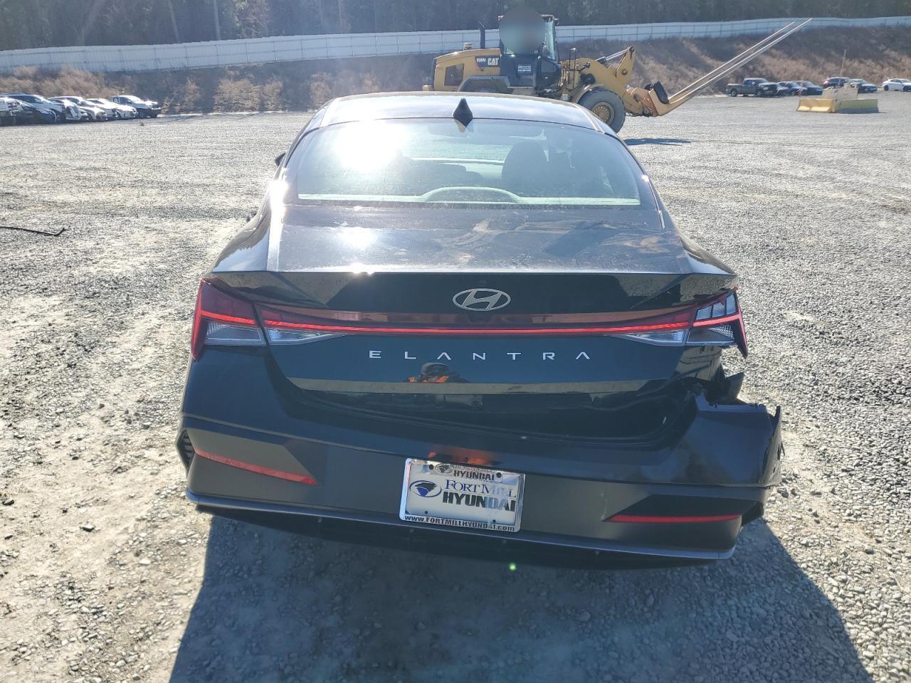 2024 HYUNDAI ELANTRA SE - Фото 6