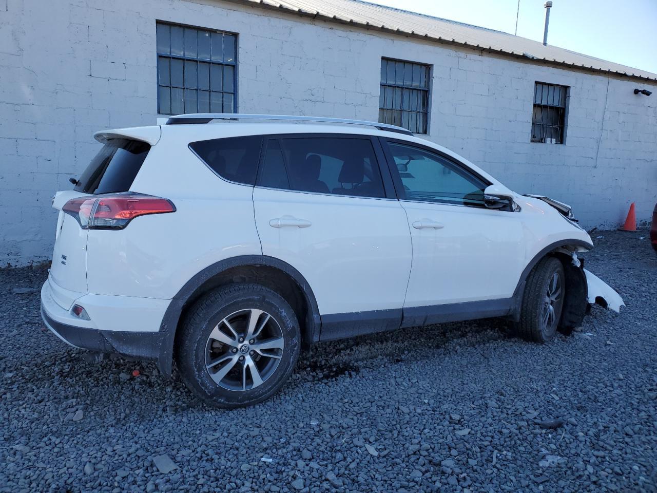 2016 TOYOTA RAV4 XLE - Фото 3