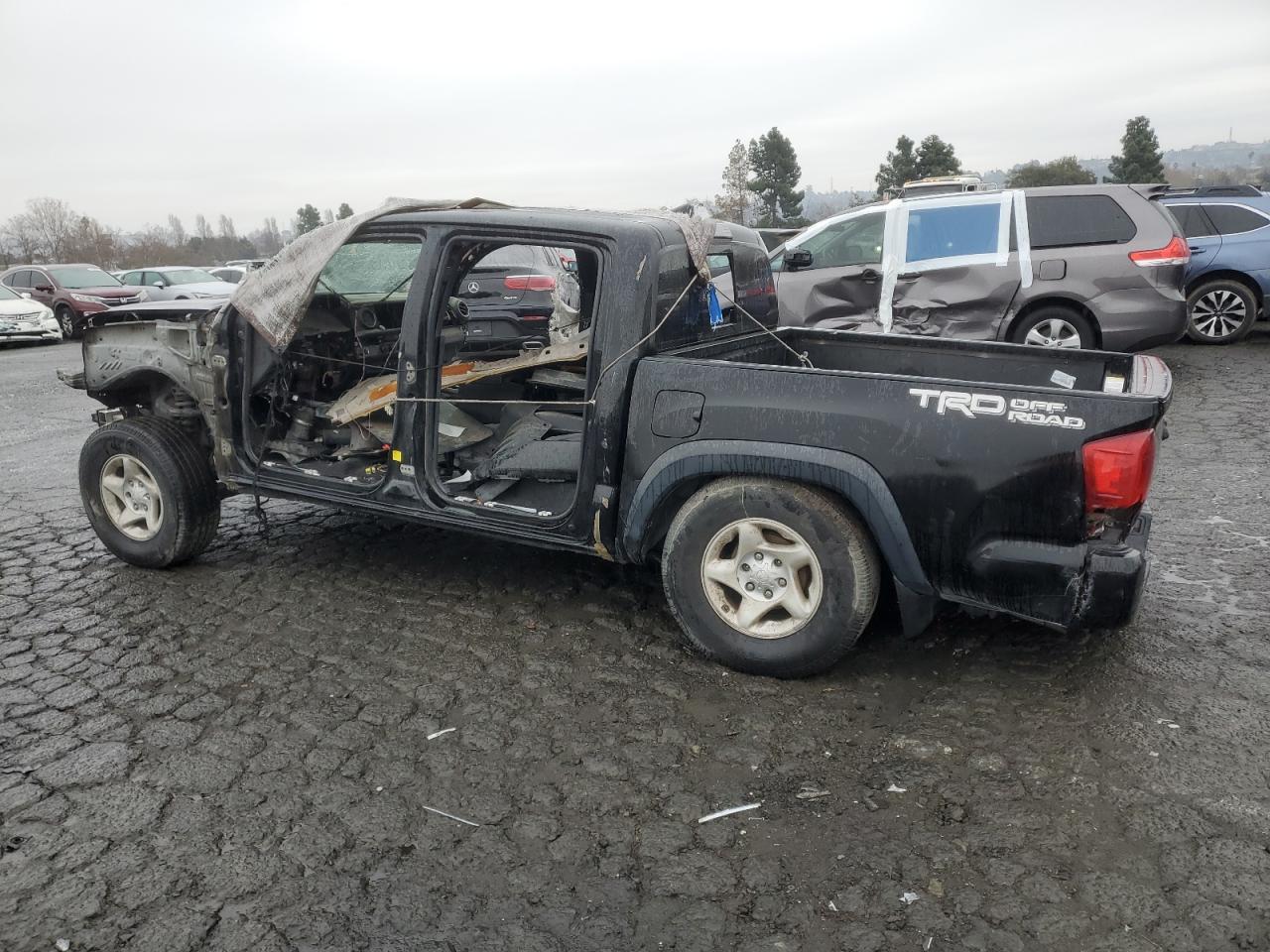 2017 TOYOTA TACOMA DOU - Фото 2