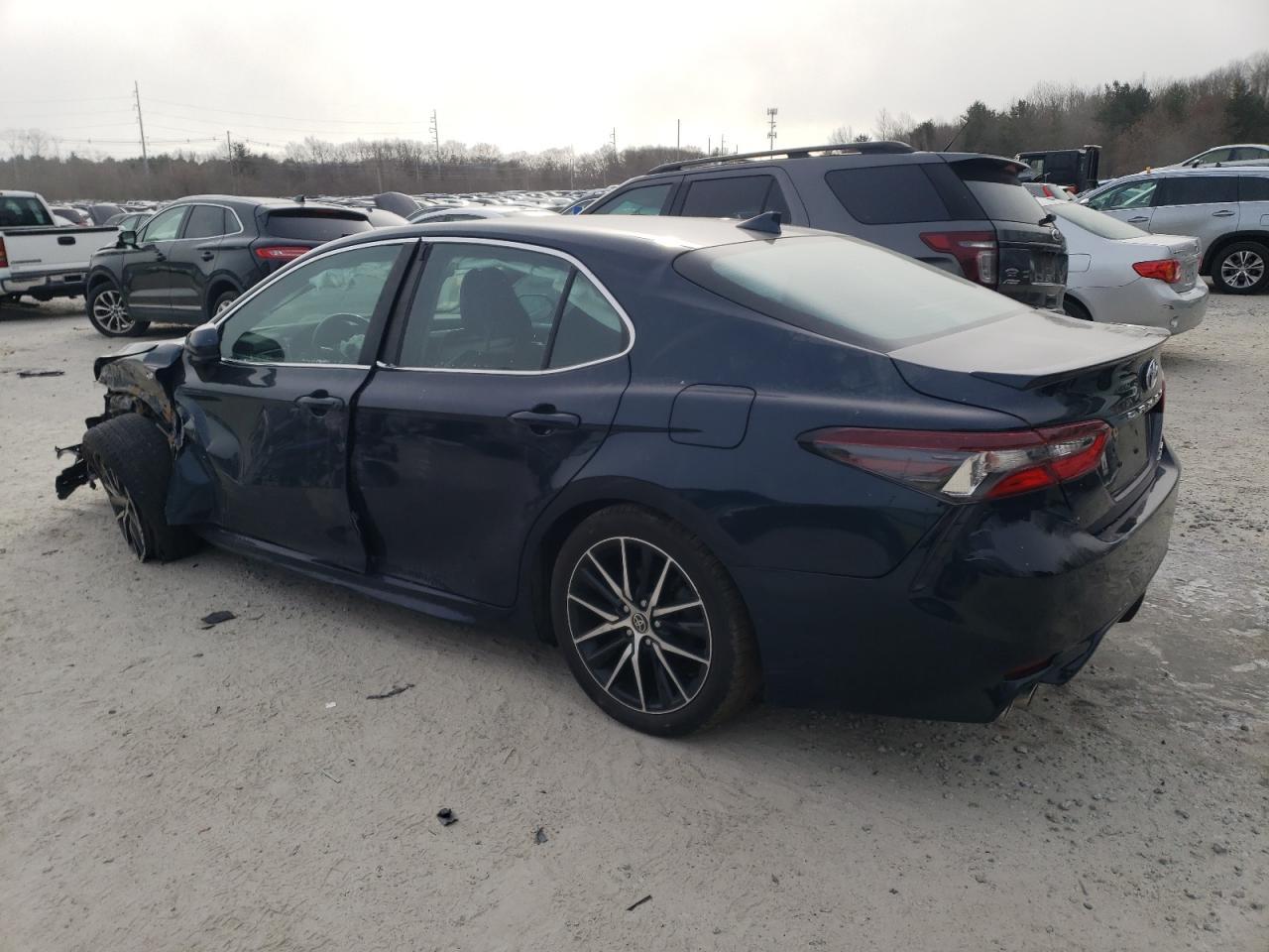 2021 TOYOTA CAMRY SE - Фото 2