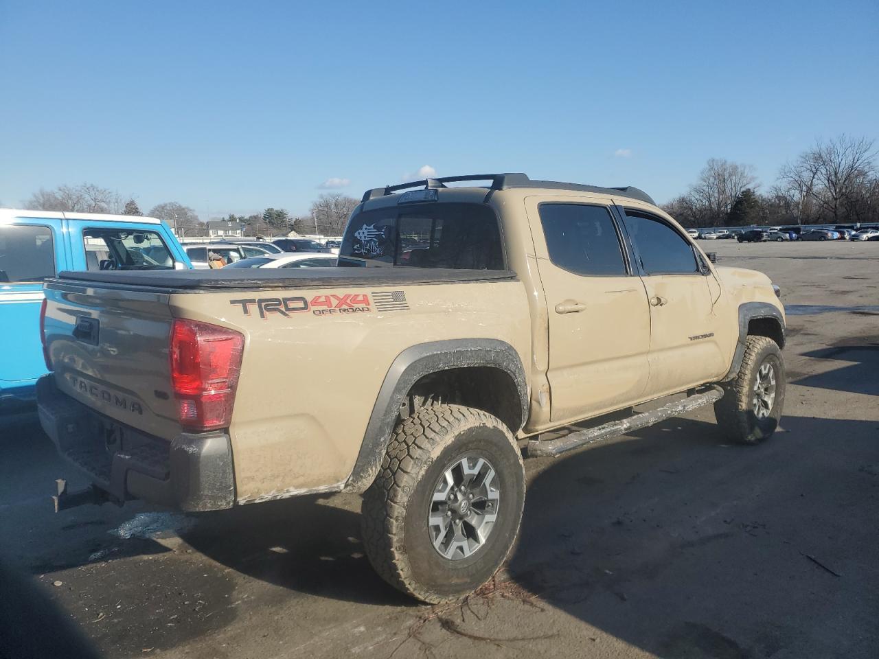 2017 TOYOTA TACOMA DOU - Фото 3