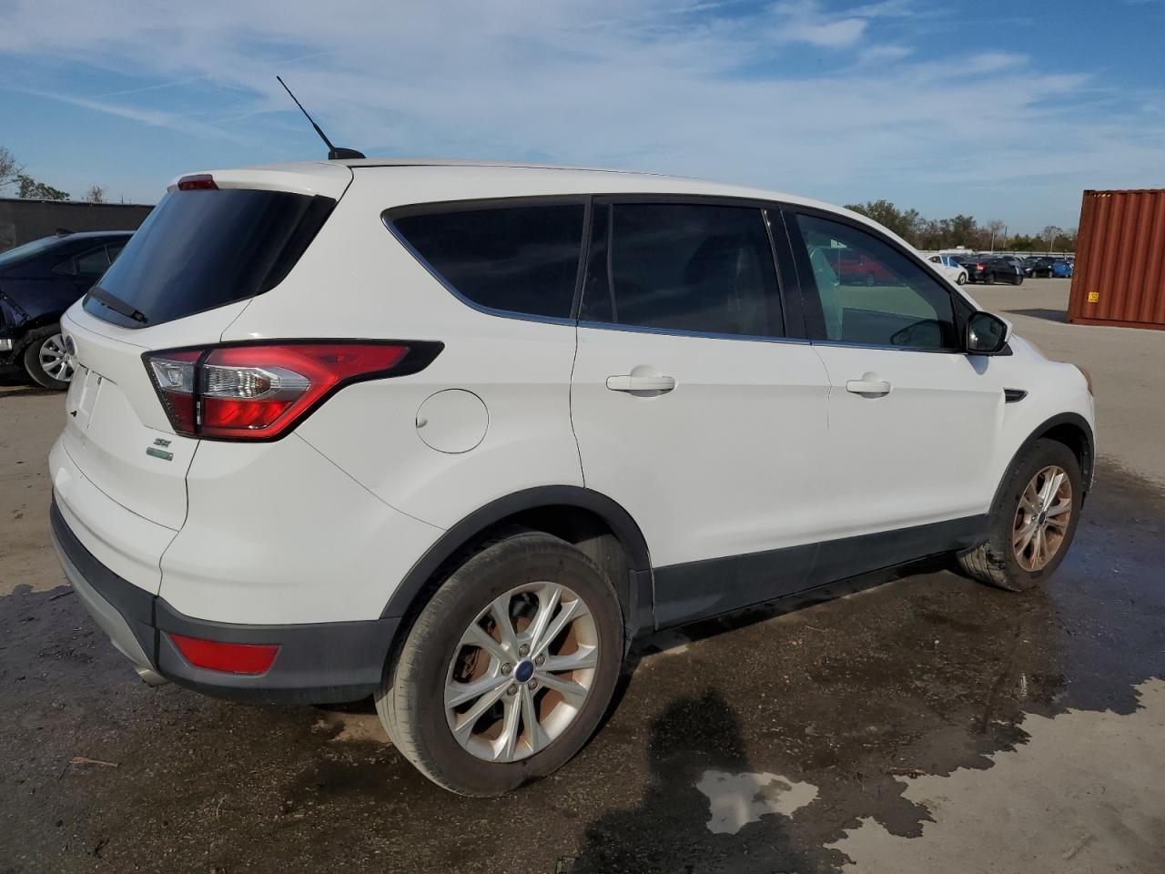 2017 FORD ESCAPE SE - Image 3