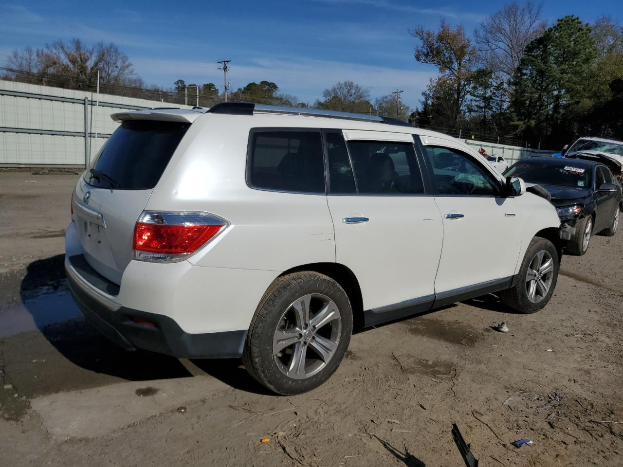 2011 TOYOTA HIGHLANDER - Image 3