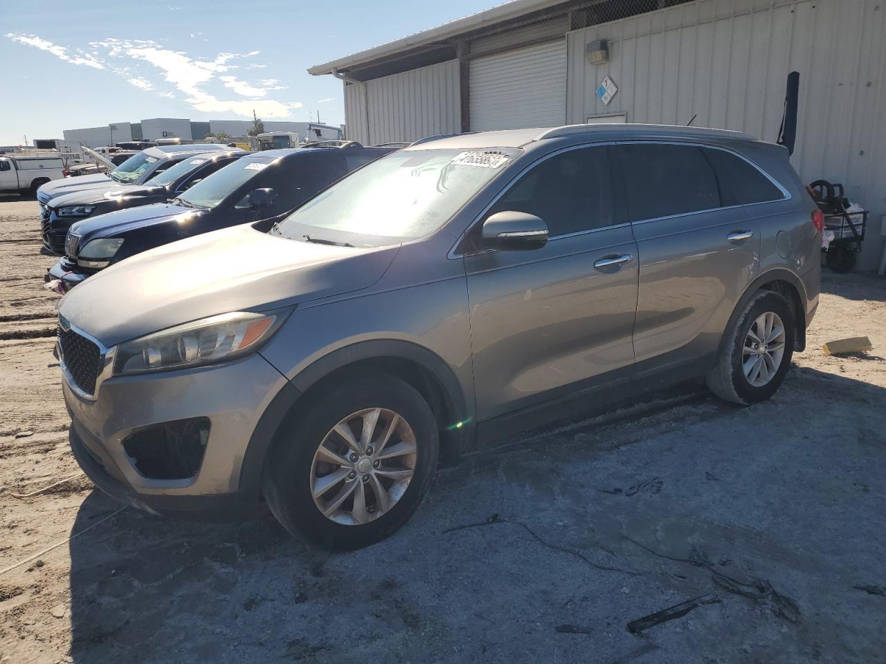 2017 KIA SORENTO LX