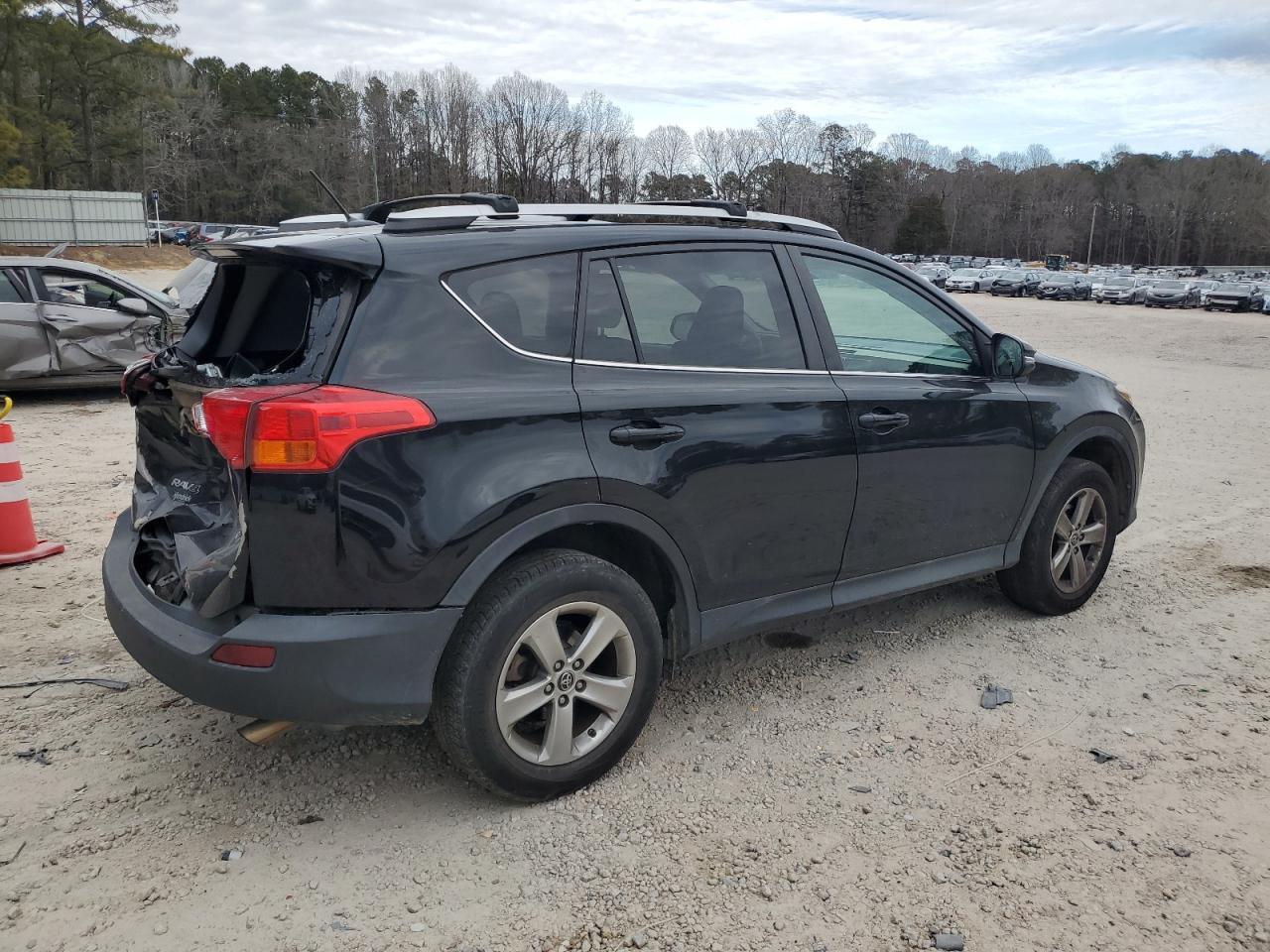2015 TOYOTA RAV4 XLE - Фото 3