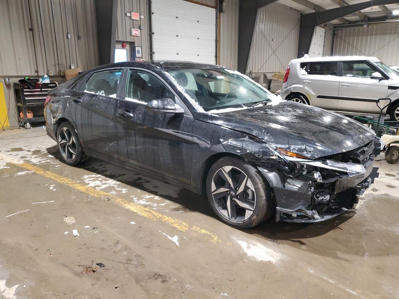 2023 HYUNDAI ELANTRA SE - Фото 4