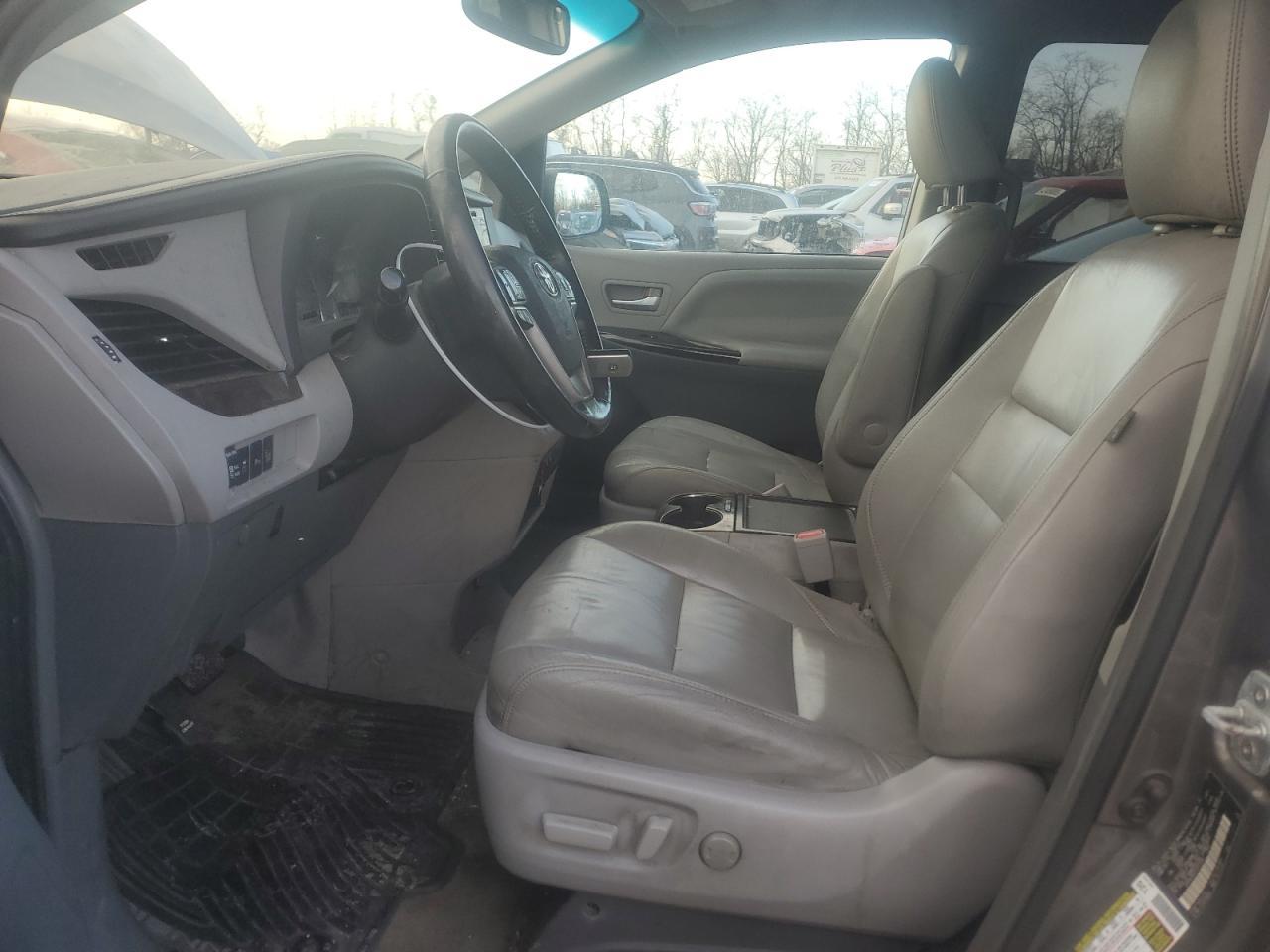 2015 TOYOTA SIENNA XLE - Фото 7