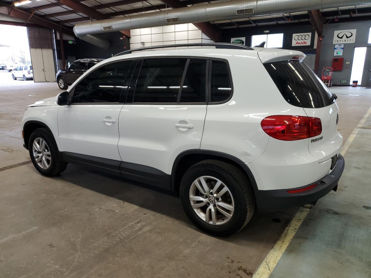 2015 VOLKSWAGEN TIGUAN S - Фото 2