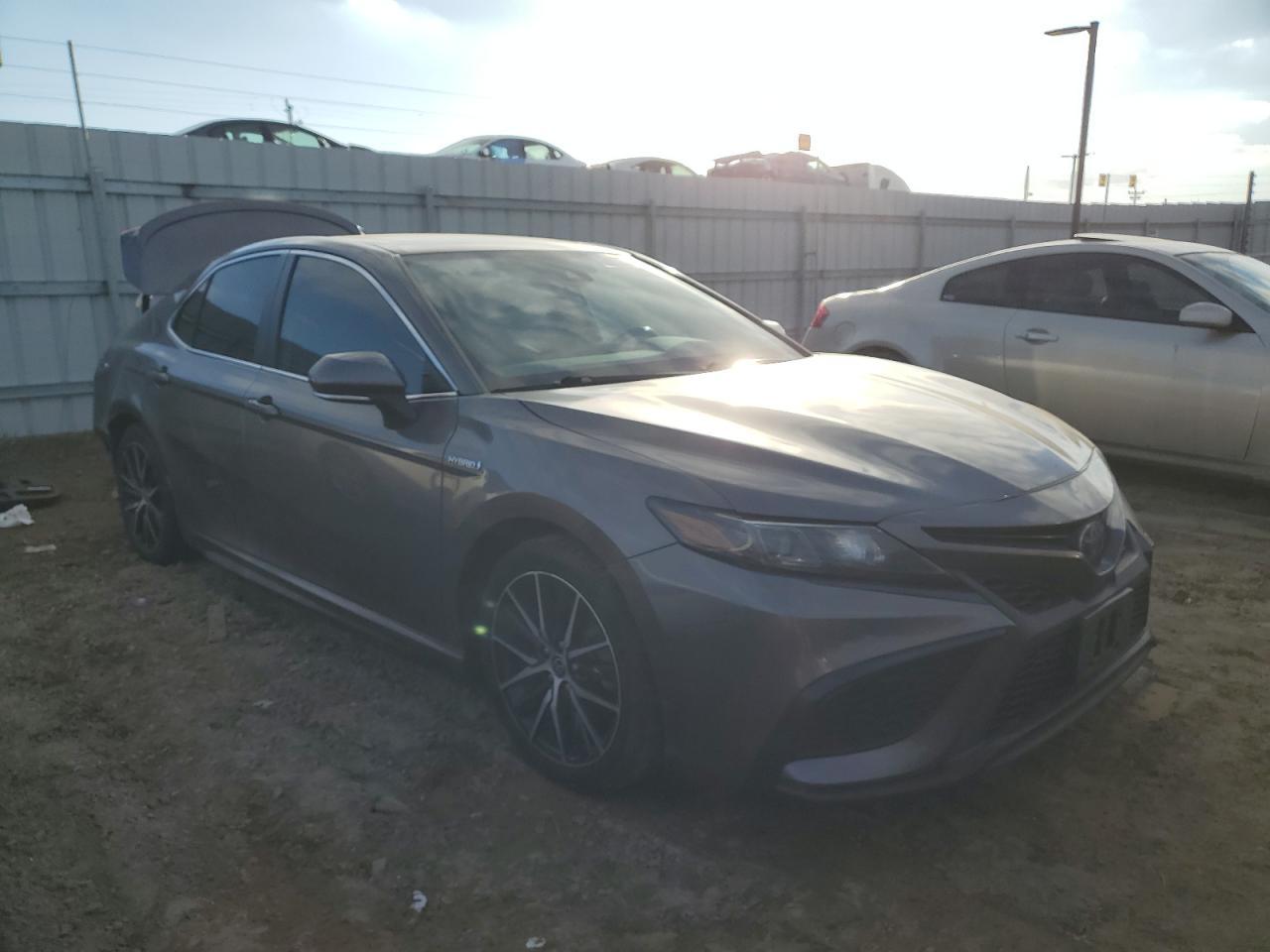 2021 TOYOTA CAMRY SE - Image 4