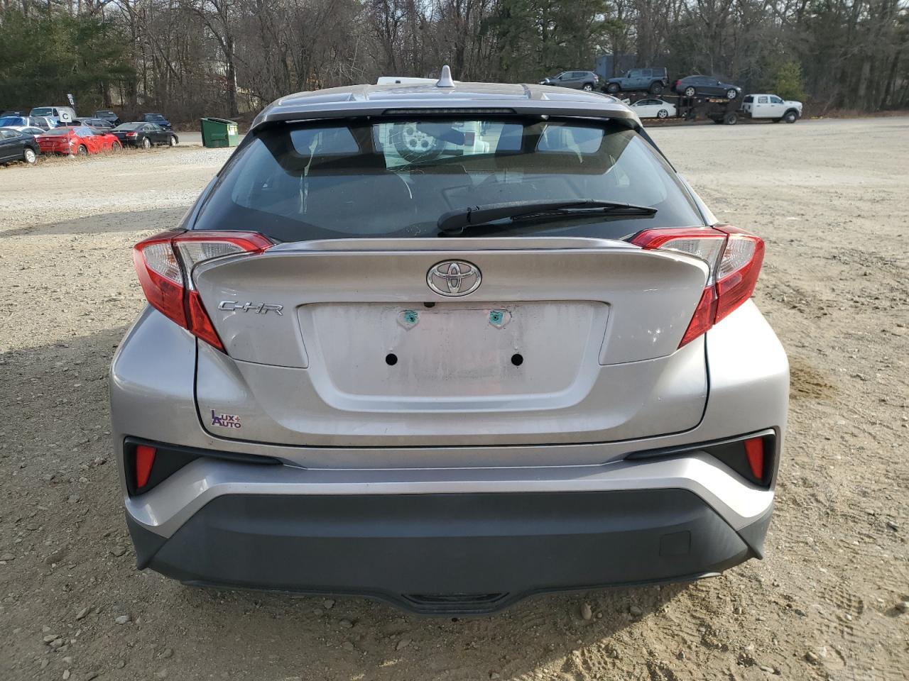 2019 TOYOTA C-HR XLE - Фото 6
