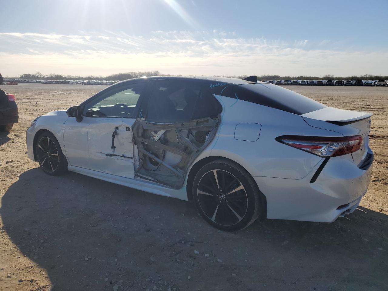 2019 TOYOTA CAMRY XSE - Фото 2