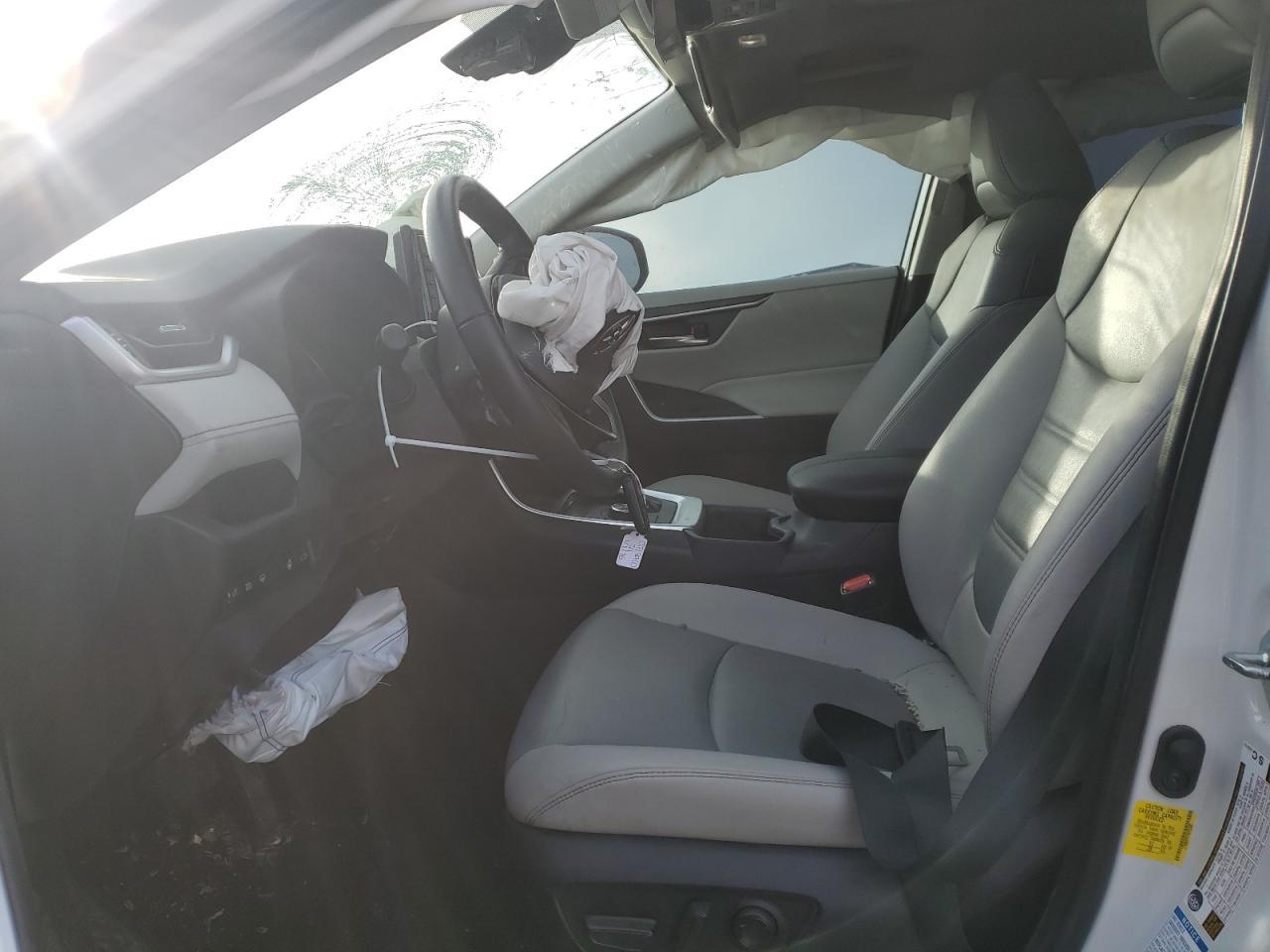 2022 TOYOTA RAV4 XLE P - Image 7